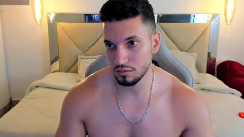 Snapshot of ryan_ward79 chatting on May 20, 8:31 am Ryan online show from May 20, 8:31 am