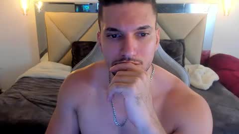 Snapshot of ryan_ward79 chatting on June 21, 1:52 am Ryan online show from June 21, 1:52 am