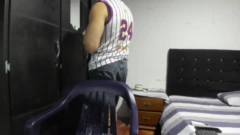 ryan_xc1 online show from January 9, 2:14 am