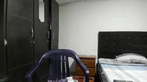 ryan_xc1 online show from February 1, 2:32 am