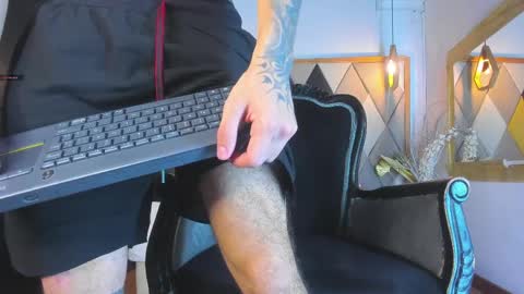 Snapshot of ryanjaramillo chatting on April 4, 8:39 pm Ryan online show from April 4, 8:39 pm