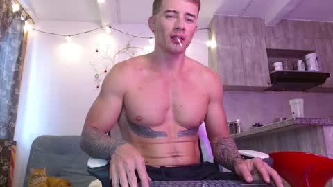 Snapshot of ryann_blue_ chatting on December 7, 5:20 pm Ryan Blue ig ryannblue online show from December 7, 5:20 pm