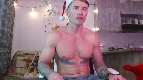 Snapshot of ryann_blue_ chatting on December 24, 9:22 pm Ryan Blue ig ryannblue online show from December 24, 9:22 pm