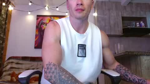 Snapshot of ryann_blue_ chatting on March 8, 3:28 am Ryan Blue ig ryannblue online show from March 8, 3:28 am