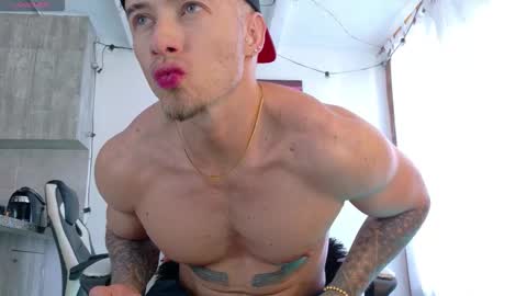 Snapshot of ryann_blue_ chatting on September 14, 8:30 pm Ryan Blue ig ryannblue online show from September 14, 8:30 pm