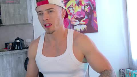 Snapshot of ryann_blue_ chatting on September 15, 9:04 pm Ryan Blue ig ryannblue online show from September 15, 9:04 pm