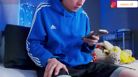 Ryannhill  online show from December 2, 9:58 am