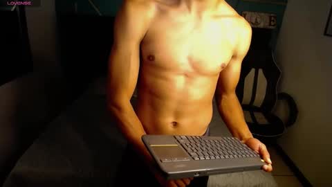 Snapshot of ryanpricee chatting on December 18, 5:59 am RyanPricee online show from December 18, 5:59 am