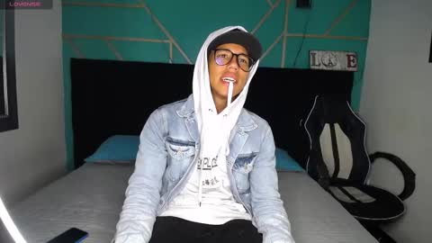 Snapshot of ryanpricee chatting on December 19, 4:23 am RyanPricee online show from December 19, 4:23 am