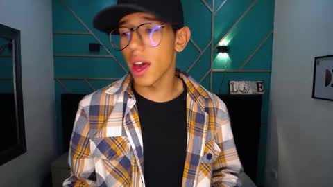 Snapshot of ryanpricee chatting on December 24, 6:22 am RyanPricee online show from December 24, 6:22 am