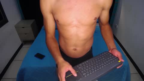Snapshot of ryanpricee chatting on January 7, 5:33 am RyanPricee online show from January 7, 5:33 am