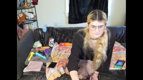 Snapshot of ryn_michele chatting on December 24, 7:00 pm Ryn Michele online show from December 24, 7:00 pm