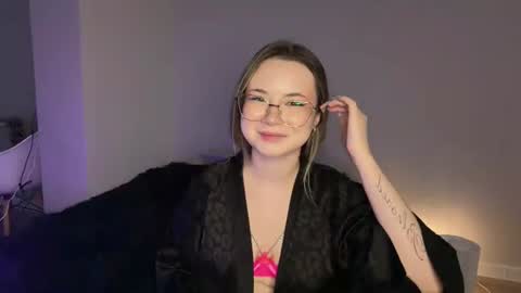 Mia online show from June 17, 5:36 pm