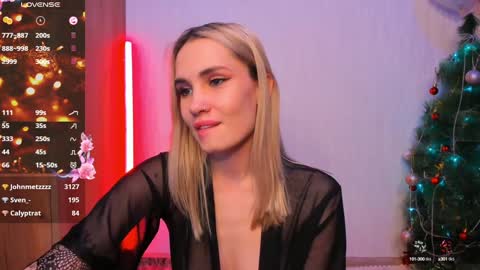 Snapshot of s1rena_m1lano chatting on December 14, 1:28 am Mary online show from December 14, 1:28 am