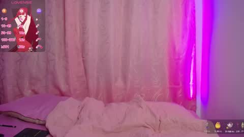 Snapshot of saalomee_1 chatting on December 11, 10:27 pm saalomee 1 online show from December 11, 10:27 pm