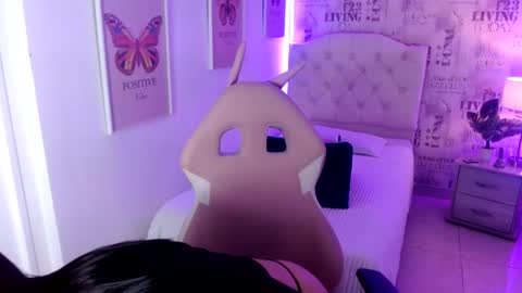 Snapshot of saara_martin chatting on May 4, 12:12 pm 1 online show from May 4, 12:12 pm