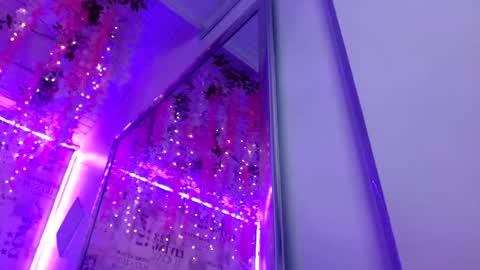 Snapshot of saara_martin chatting on May 5, 12:24 pm 1 online show from May 5, 12:24 pm