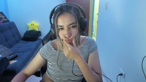 Angie  online show from December 6, 3:52 am