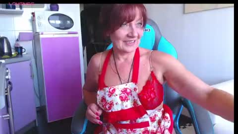 Snapshot of sabrina_waiker chatting on July 12, 12:40 pm Sabrina online show from July 12, 12:40 pm