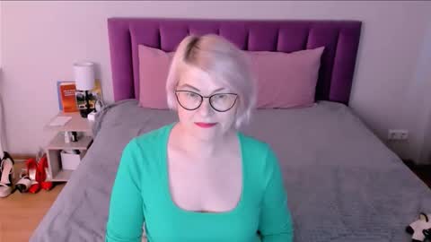 Sabrina MacMarren online show from December 1, 7:24 am