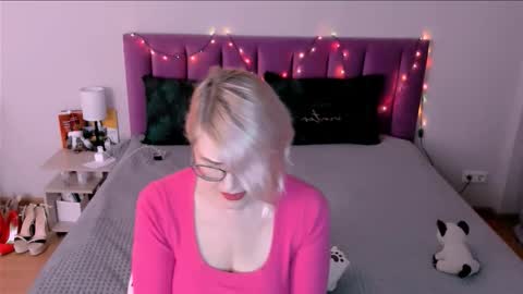 Sabrina MacMarren online show from December 15, 1:37 pm