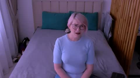 Sabrina MacMarren online show from March 12, 8:09 am