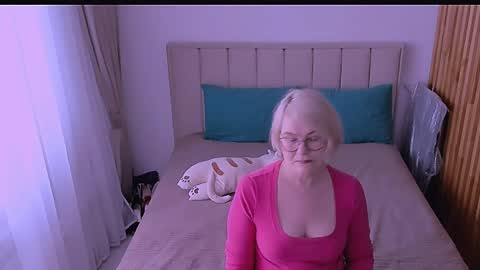Sabrina MacMarren online show from April 30, 11:27 am