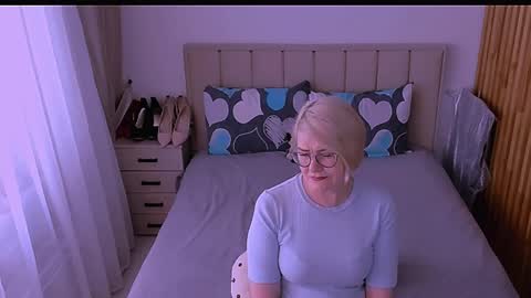 Sabrina MacMarren online show from May 7, 3:28 pm