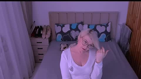 Sabrina MacMarren online show from May 8, 6:46 pm
