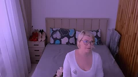 Sabrina MacMarren online show from May 16, 10:58 am