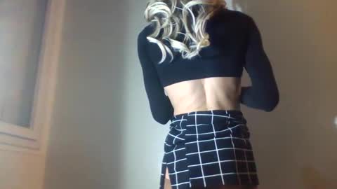 sabrinatravsexy online show from December 8, 8:15 pm