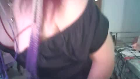 Snapshot of sabrinaxlovess chatting on April 7, 6:30 pm SabrinaXlovess online show from April 7, 6:30 pm