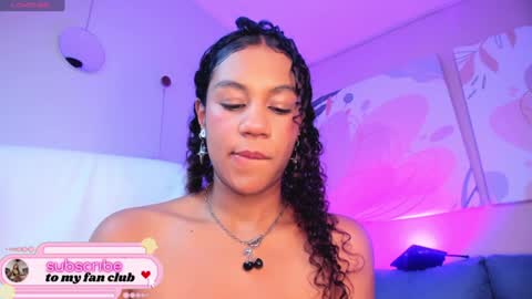 Snapshot of sade_jackson1 chatting on December 13, 6:27 pm Sophie online show from December 13, 6:27 pm