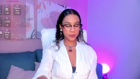 Snapshot of sade_jackson1 chatting on December 23, 3:01 pm Sophie online show from December 23, 3:01 pm
