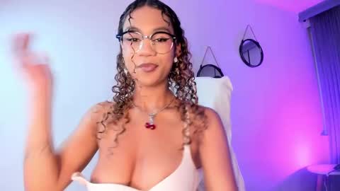 Snapshot of sade_jackson1 chatting on February 25, 9:35 pm Sophie online show from February 25, 9:35 pm