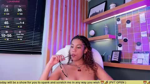 Snapshot of sade_jackson1 chatting on March 4, 1:28 pm Sophie online show from March 4, 1:28 pm