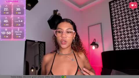Snapshot of sade_jackson1 chatting on September 16, 4:46 am Sophie online show from September 16, 4:46 am