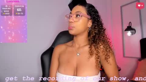 Snapshot of sade_jackson1 chatting on September 25, 4:27 am Sophie online show from September 25, 4:27 am