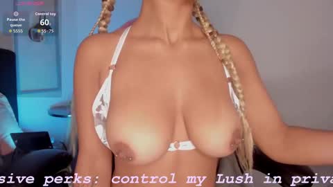 Snapshot of sade_jackson1 chatting on October 21, 4:57 am Sophie online show from October 21, 4:57 am