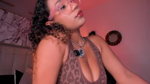 Snapshot of sade_jackson1 chatting on May 6, 6:52 am Sophie online show from May 6, 6:52 am