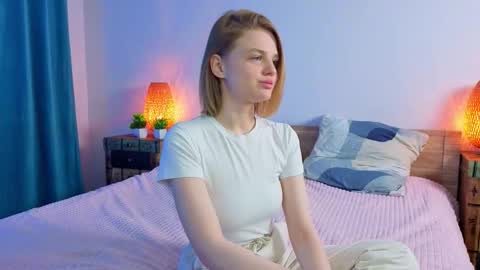 Snapshot of sadedonnick chatting on October 28, 8:29 am Lilli online show from October 28, 8:29 am