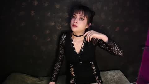 Snapshot of sadiie_queen chatting on December 17, 11:28 am Sadie Queen online show from December 17, 11:28 am