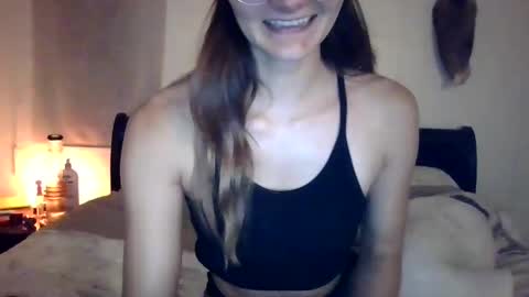 Snapshot of sadlonelygirl420 chatting on September 29, 1:33 am sadlonelygirl420 online show from September 29, 1:33 am