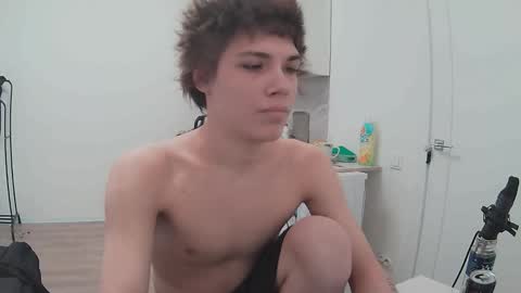 sadvetements online show from March 31, 6:47 am