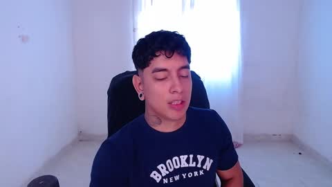 Snapshot of saenz_hotx chatting on December 9, 4:37 pm saenz_hotx online show from December 9, 4:37 pm