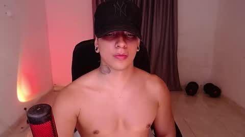 Snapshot of saenz_hotx chatting on December 22, 1:45 am saenz_hotx online show from December 22, 1:45 am