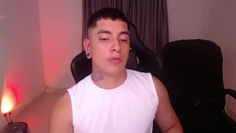 Snapshot of saenz_hotx chatting on January 8, 2:14 am saenz_hotx online show from January 8, 2:14 am