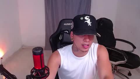Snapshot of saenz_hotx chatting on January 31, 11:03 pm saenz_hotx online show from January 31, 11:03 pm