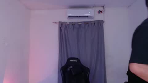 Snapshot of saenz_hotx chatting on February 5, 11:28 pm saenz_hotx online show from February 5, 11:28 pm