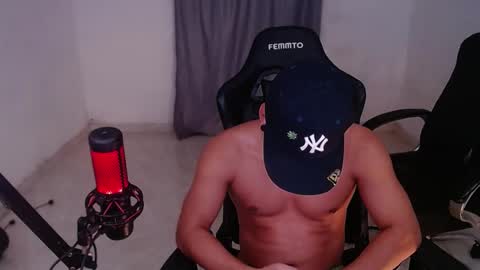 Snapshot of saenz_hotx chatting on February 11, 6:08 am saenz_hotx online show from February 11, 6:08 am